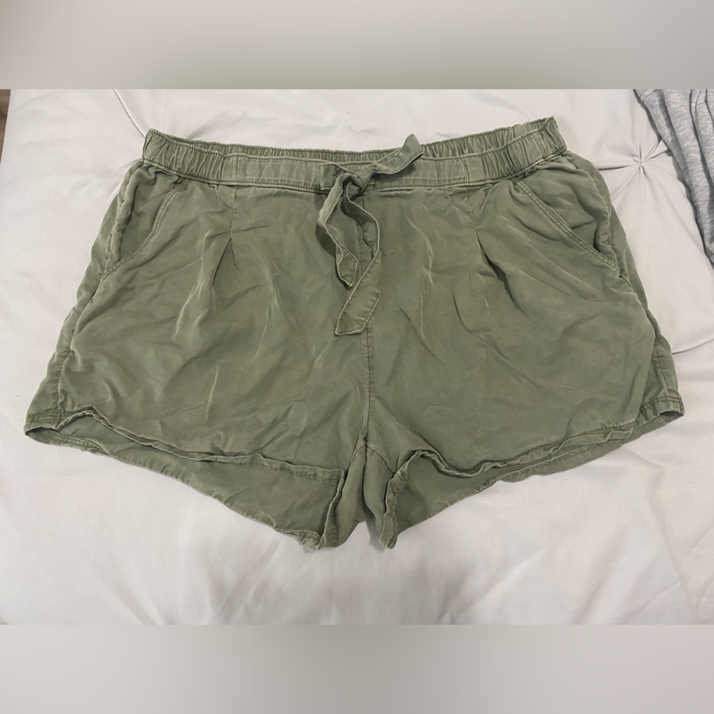 Aerie olive green pull on light weight shorts
